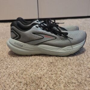 Brooks Women’s Gray and Black Athletic Running Shoes Size 7